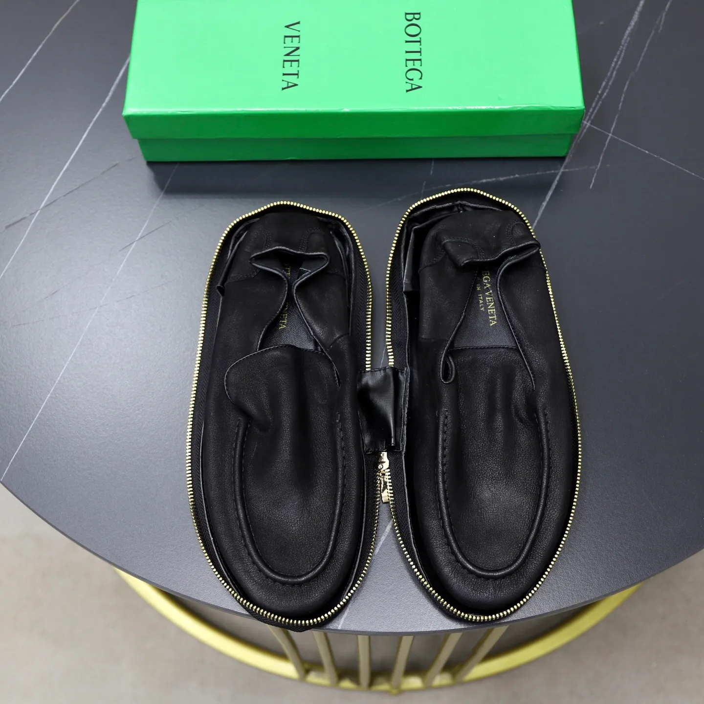 Ex-factory price: 462💰Calf lining【Bottega Veneta】BV classic men's wallet shoes. It is super convenient to carry when traveling. 👍It is made of imported soft calfskin, which is comfortable on the feet and has a luxurious cowhide lining inside. Original original rubber wear-resistant outsole. Matching code: 39-45